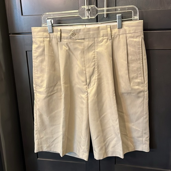 Daniel Cremieux Other - Daniel Cremieux Signature Collection Cream & Tan Dress Shorts. Sz. 32 Polyester